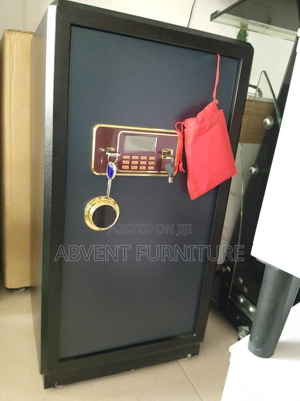 Heavy Duty Money Safe · Photo 1