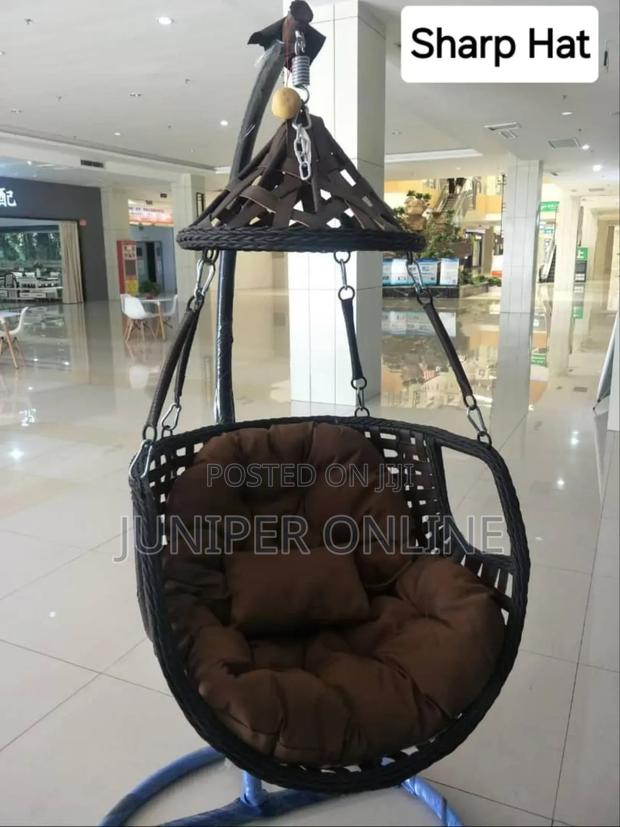 Swing Chair Sharp Hat · Photo 1
