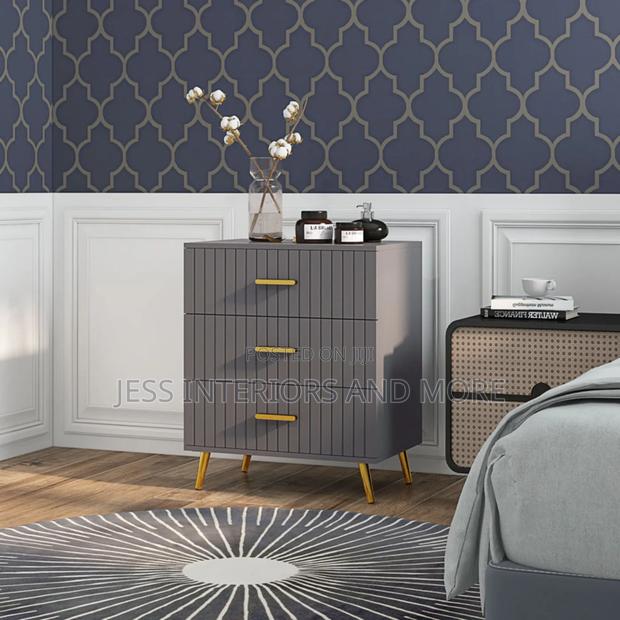 3 Drawer Bedside Table · Photo 1