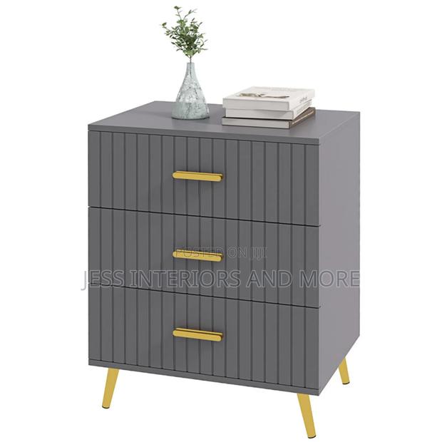 3 Drawer Bedside Table · Photo 3