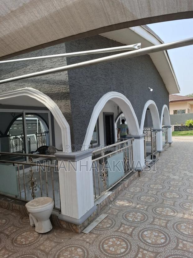 5bdrm House in Community 12, Tema Metropolitan for rent · Photo 1