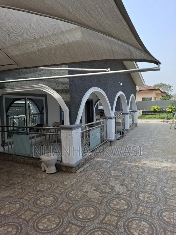 5bdrm House in Community 12, Tema Metropolitan for rent · Photo 3