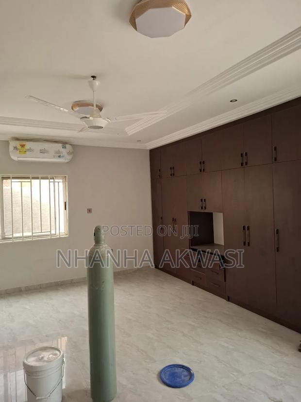5bdrm House in Community 12, Tema Metropolitan for rent · Photo 8