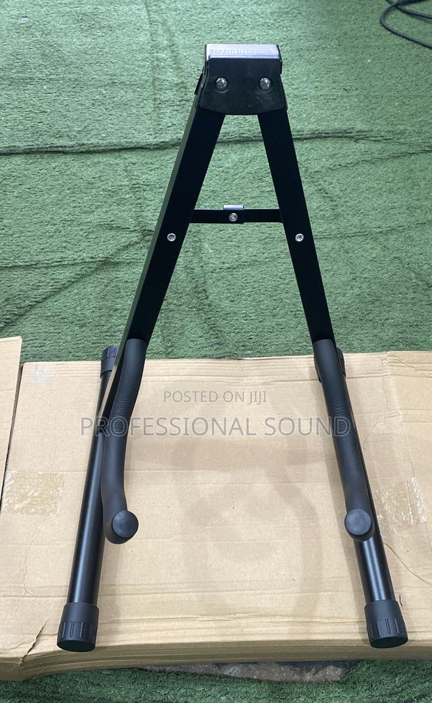 Guitar Stand · Photo 1
