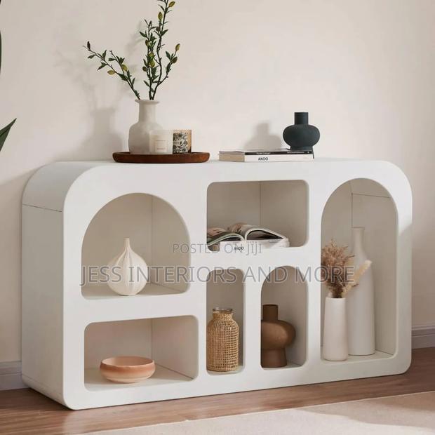 Console Table (Display Case) · Photo 1