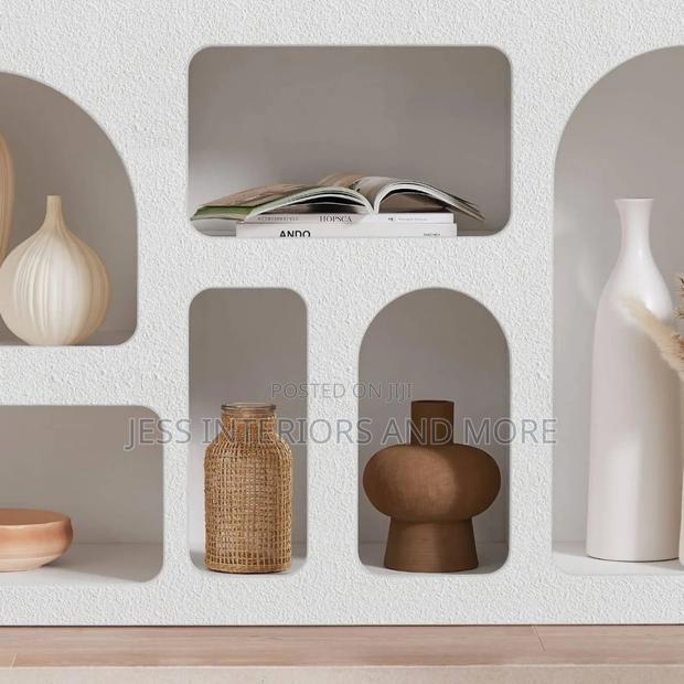 Console Table (Display Case) · Photo 2