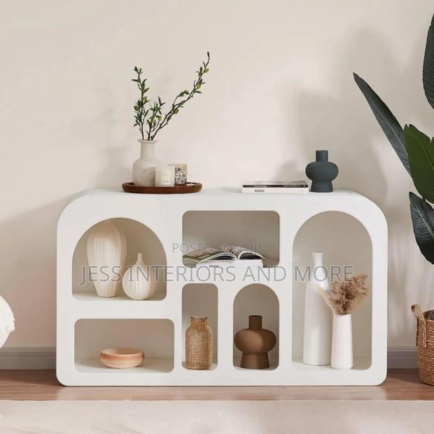 Console Table (Display Case) · Photo 4