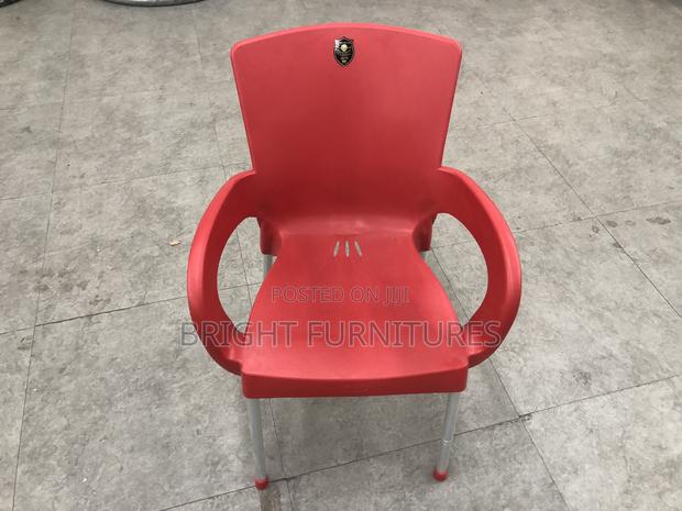 Plastic Chair · Photo 3