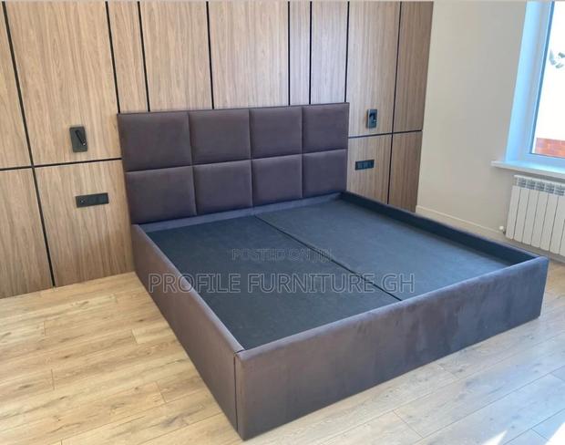 Queen Bedframe 72x75 · Photo 1