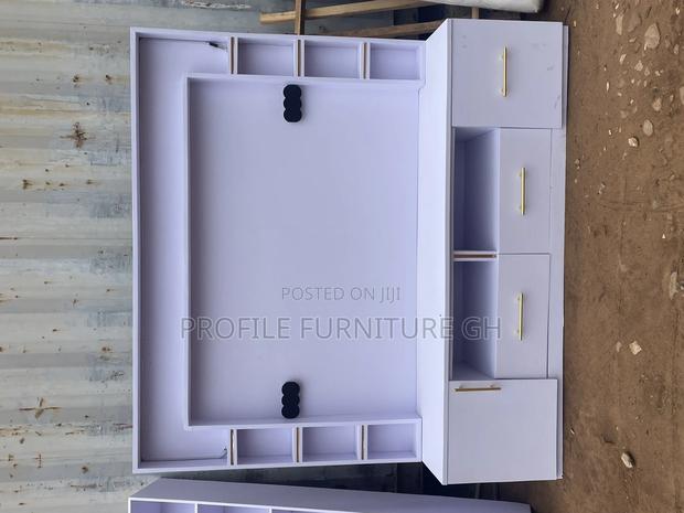 White 5 Feet Long TV Stand · Photo 2