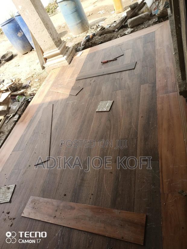 Tiles Workers Decor · Photo 1