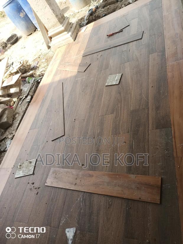 Tiles Workers Decor · Photo 2