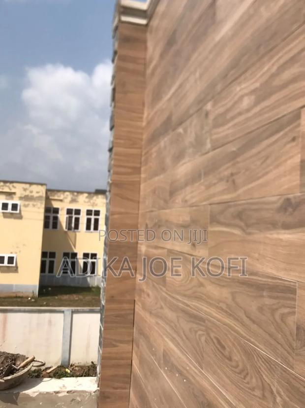 Tiles Workers Decor · Photo 5