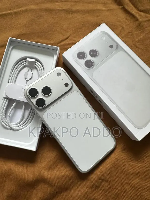 Apple iPhone 17 Pro Max 512 GB Silver · Photo 1