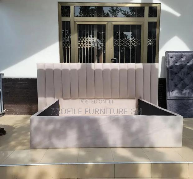 Queen Size Bedframe · Photo 1