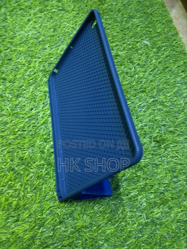 iPad Mini 5 Case Dark Blue Color · Photo 4