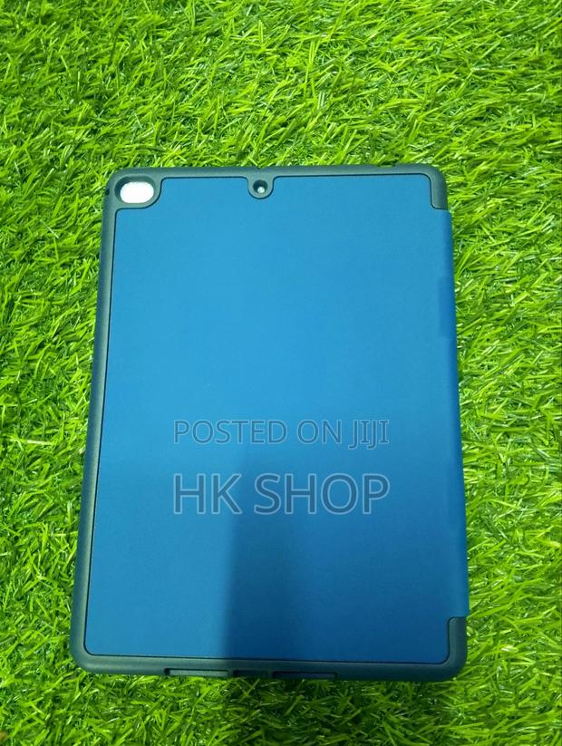iPad Mini 5 Case Dark Blue Color · Photo 2