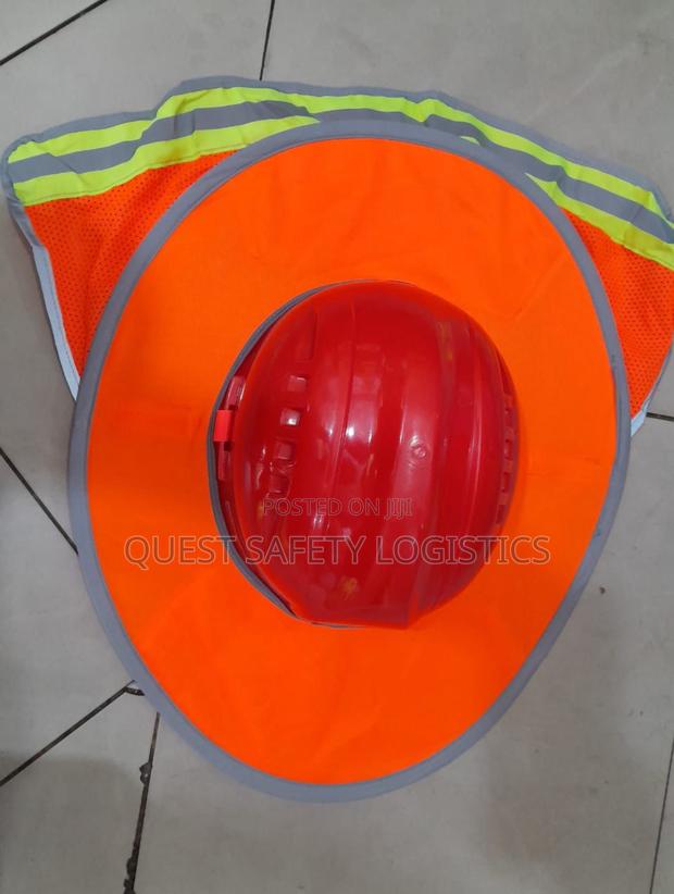Helmet Sun Shade · Photo 2