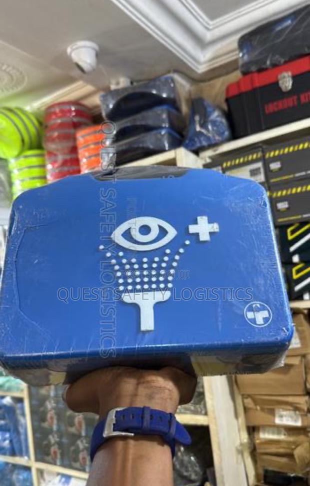 Portable Eye Wash · Photo 2