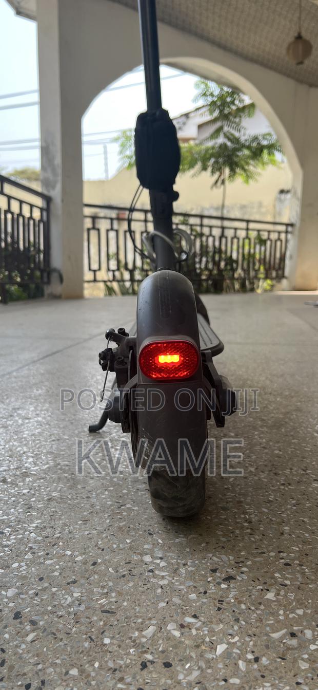 Motorcycle 2022 Black · Photo 2