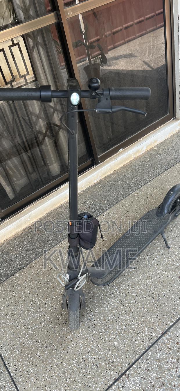 Motorcycle 2022 Black · Photo 1
