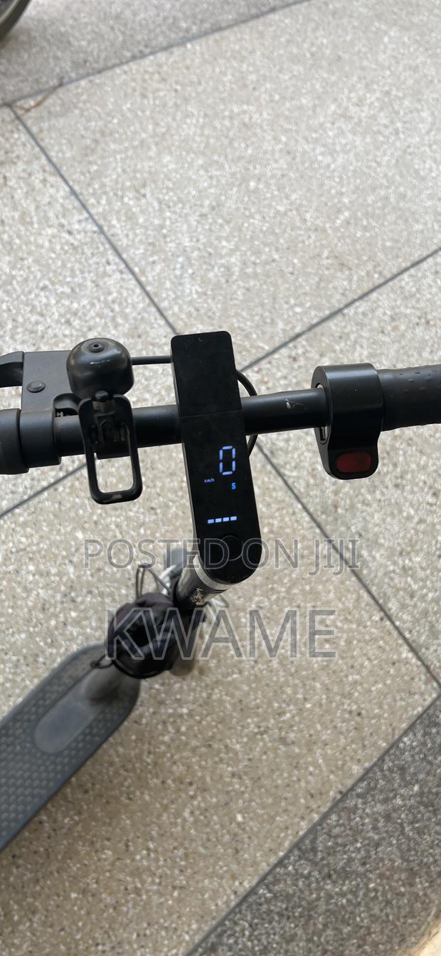 Motorcycle 2022 Black · Photo 4