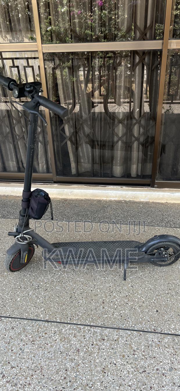 Motorcycle 2022 Black · Photo 6