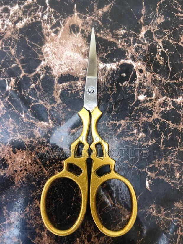 Eyebrow Scissors for Trimming Grooming Eyelash, (L3.5 X W1.2) · Photo 1