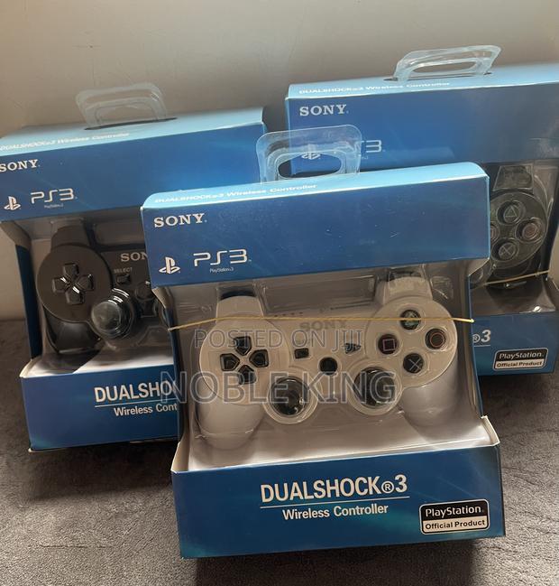 PS3 Controllers · Photo 1