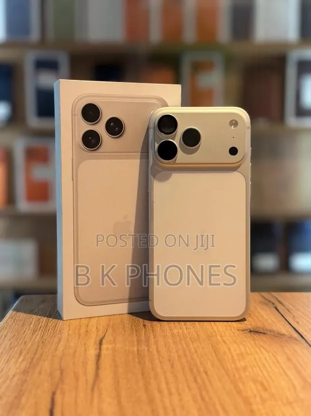 Apple iPhone 17 Pro Max 512 GB White · Photo 1