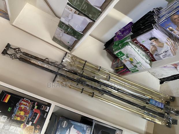 Extendable Curtain Rod - Long · Photo 2