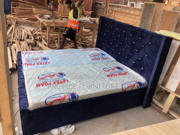 Breathtaking Queen Size Bedframe With Mattress ( 72x75) · Photo 1