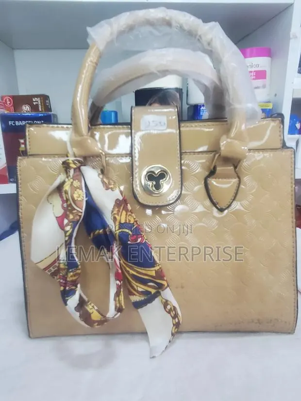 Beige Embossed Patent Leather Top-Handle Handbag With Scarf. · Photo 2