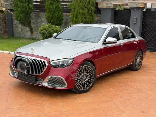 Mercedes-Benz E300 2017 Burgundy · Photo 1