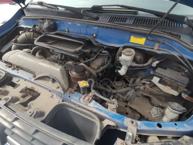 Toyota HiAce 2004 Blue · Photo 4