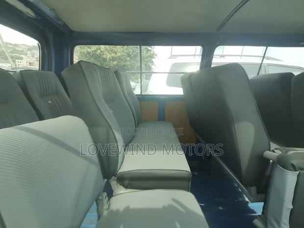 Toyota HiAce 2004 Blue · Photo 7
