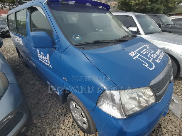 Toyota HiAce 2004 Blue · Photo 2