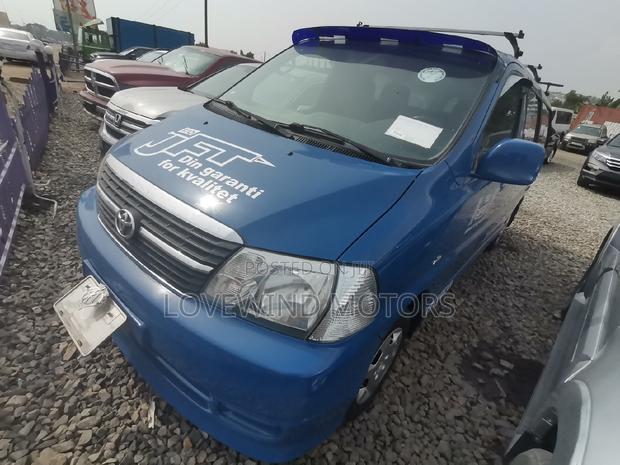Toyota HiAce 2004 Blue · Photo 1