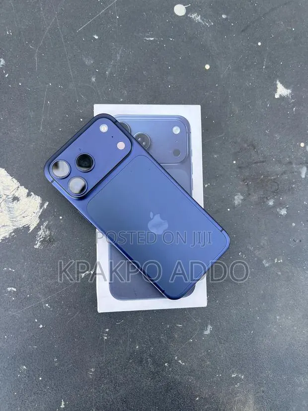 Apple iPhone 17 Pro Max 256 GB Blue · Photo 1