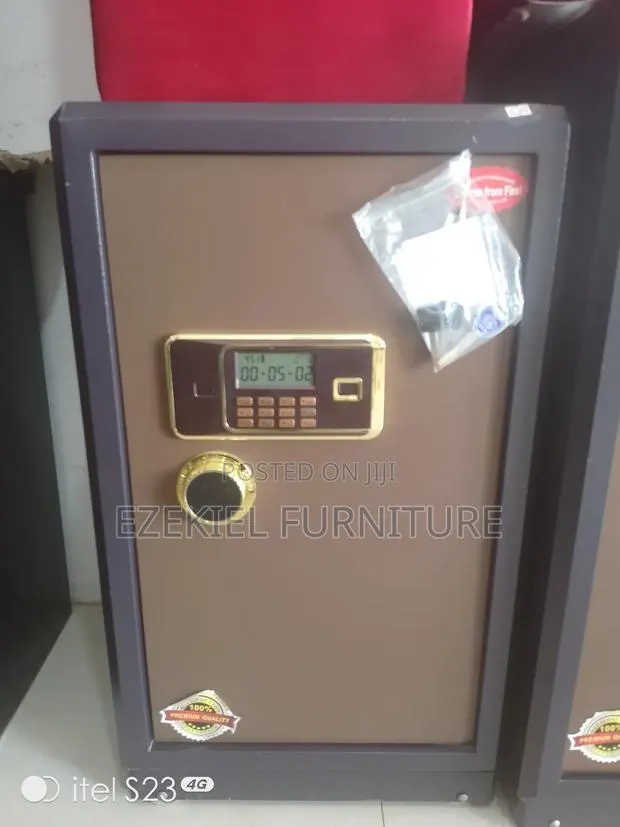 Money And Valuable Safe · Photo 1