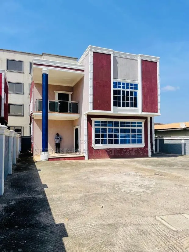 5bdrm Duplex in Sefdard Properties, Achimota for sale · Photo 1