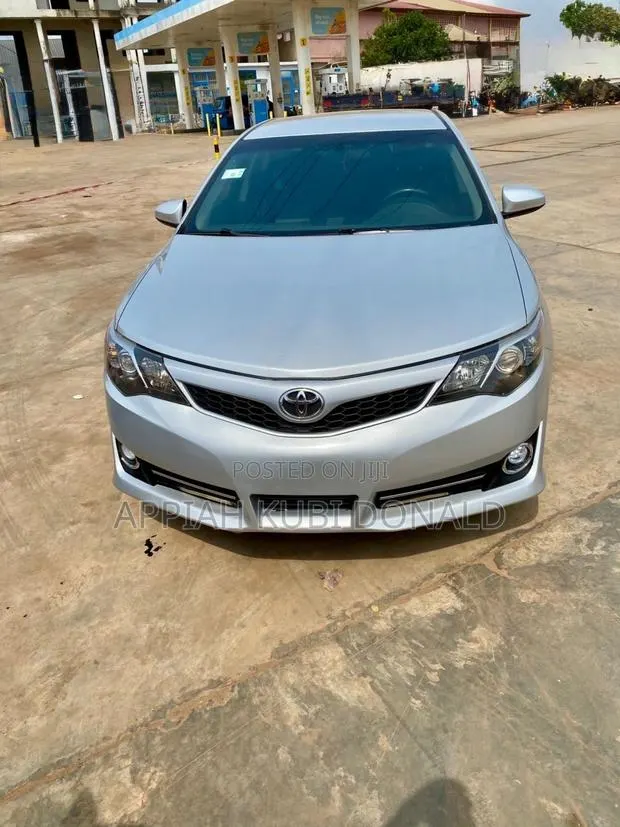 Toyota Camry 2013 Gray · Photo 1