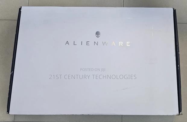Laptop Dell Alienware M18 R2 32GB Intel Core I9 SSD 1T · Photo 2