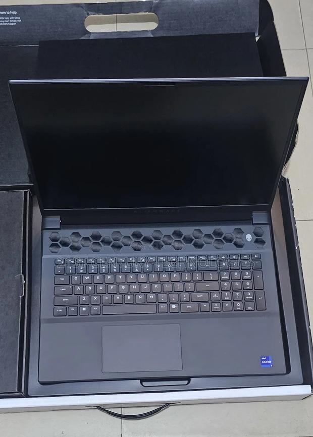 Laptop Dell Alienware M18 R2 32GB Intel Core I9 SSD 1T · Photo 1