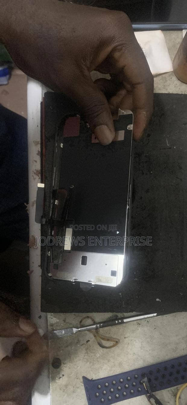 We Fix All iPhones, iPads, Macbooks, and Smartphone Issues. · Photo 2