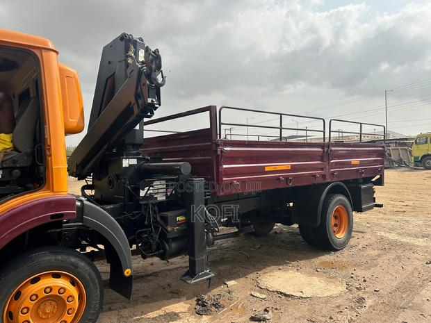 Self Loader Crane-Mercedes Benz Self Loader Crane Truck · Photo 3