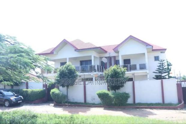 9bdrm House in Nungua Adogonor, Accra Metropolitan for sale · Photo 2