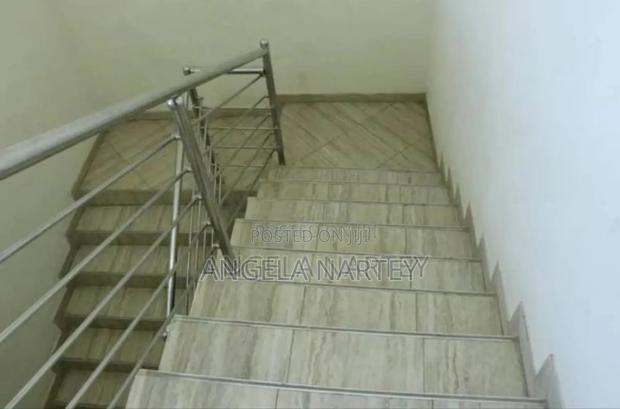 9bdrm House in Nungua Adogonor, Accra Metropolitan for sale · Photo 3