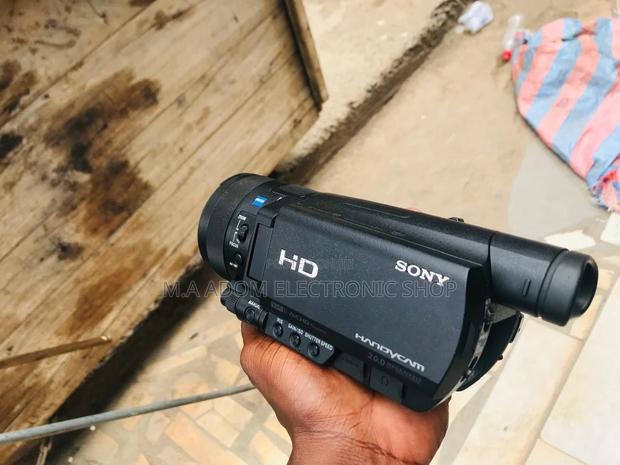 Sony FDR-AX40 Handycam: Capture Life in Stunning Detail · Photo 1