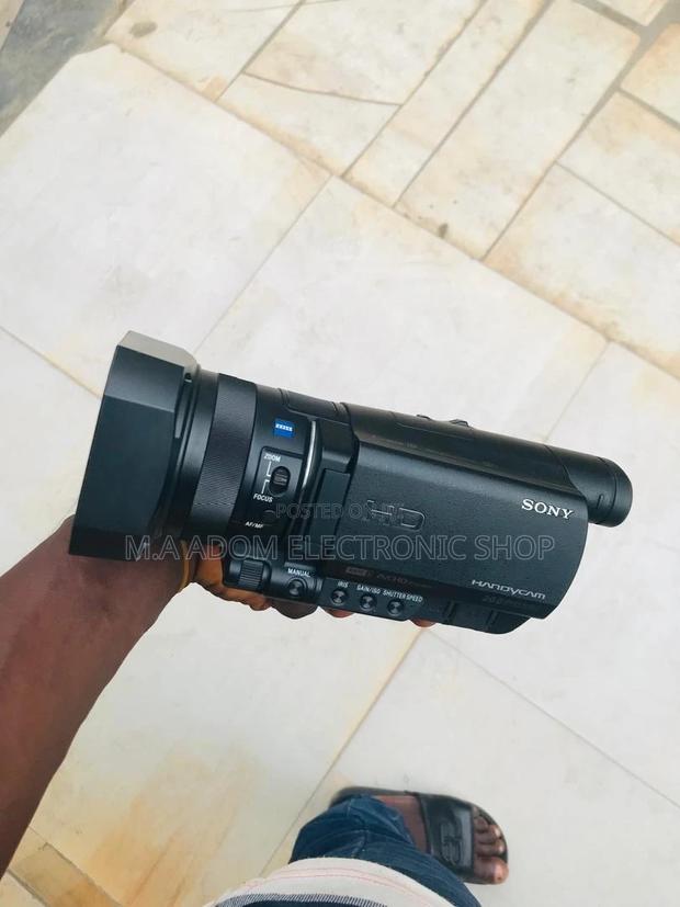 Sony HDR-AX35: Your Adventure Companion · Photo 1